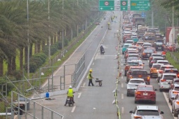 Rào chắn thi công metro số 5, Đại lộ Thăng Long tắc dài