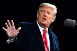 Ông Trump dọa tước vũ khí của Kyiv nếu châu Âu không tham gia Liên minh Hormuz