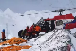 Hướng dẫn viên đầu độc người leo núi Everest để dàn dựng cứu hộ giả