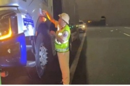 Chủ xe và tài xế bị phạt 77 triệu đồng do không bằng lái vẫn đi trên cao tốc