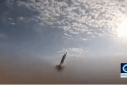 Loạt cơ sở công nghiệp Mỹ trở thành mục tiêu trong đợt tấn công thứ 90 của Iran