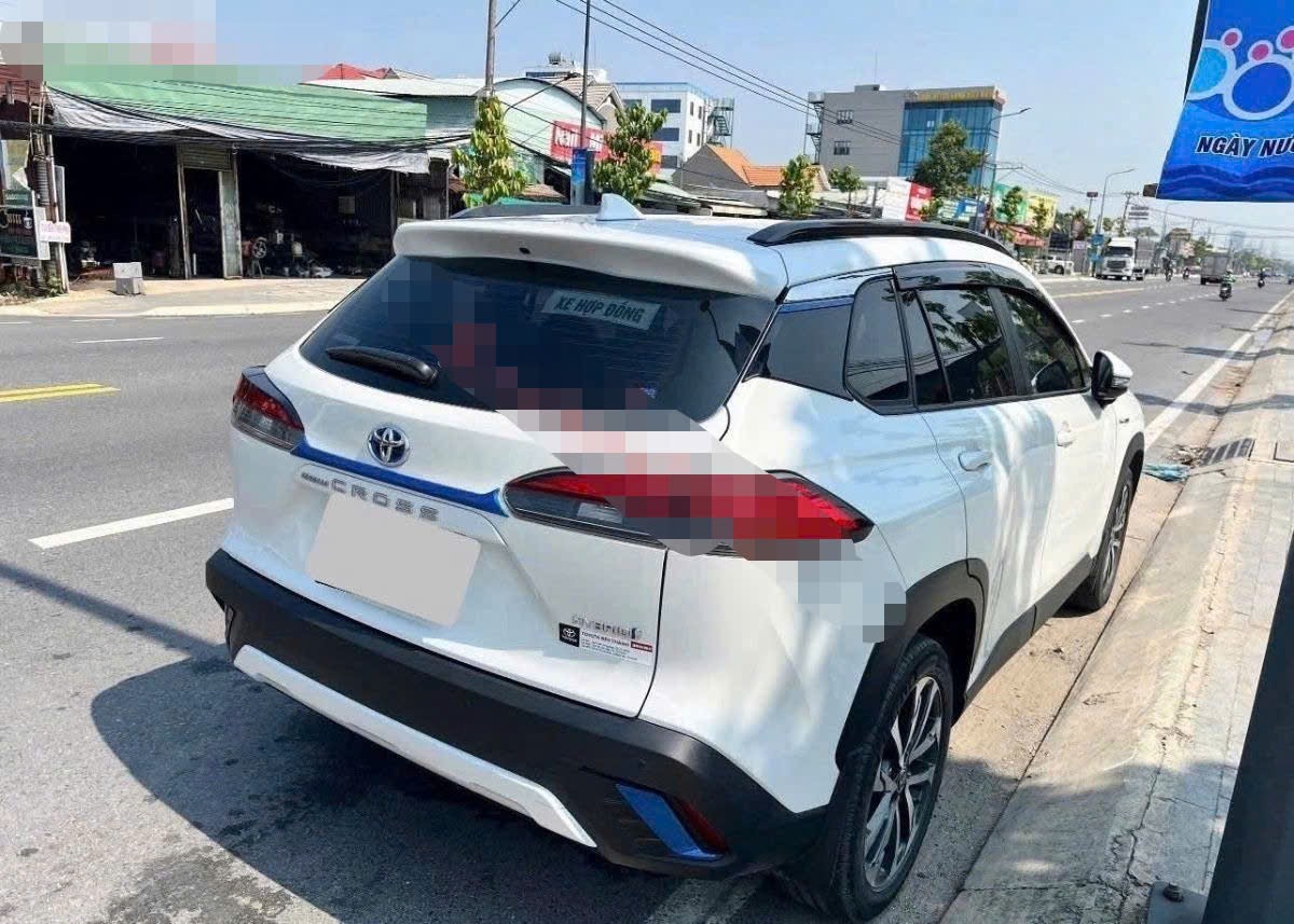 Ảnh thực tế một chiếc&nbsp;Toyota Corolla Cross hybrid đời 2022 đang được rao bán.