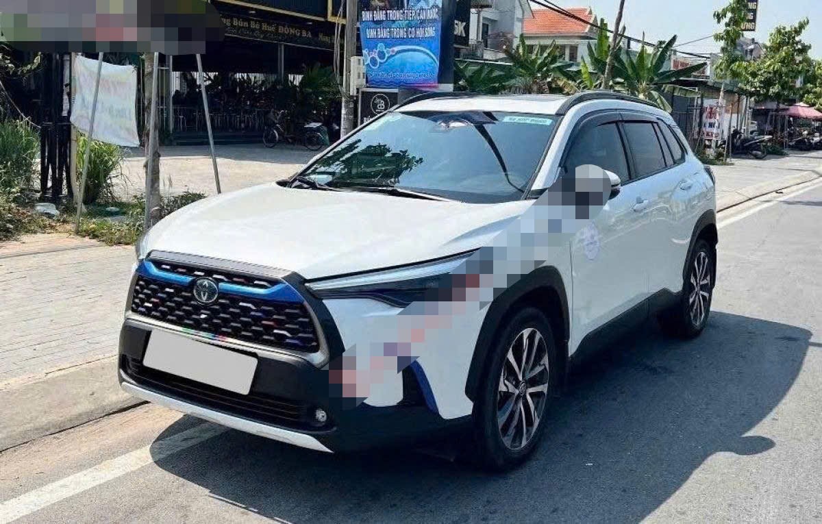 Ảnh thực tế một chiếc&nbsp;Toyota Corolla Cross hybrid đời 2022 đang được rao bán.