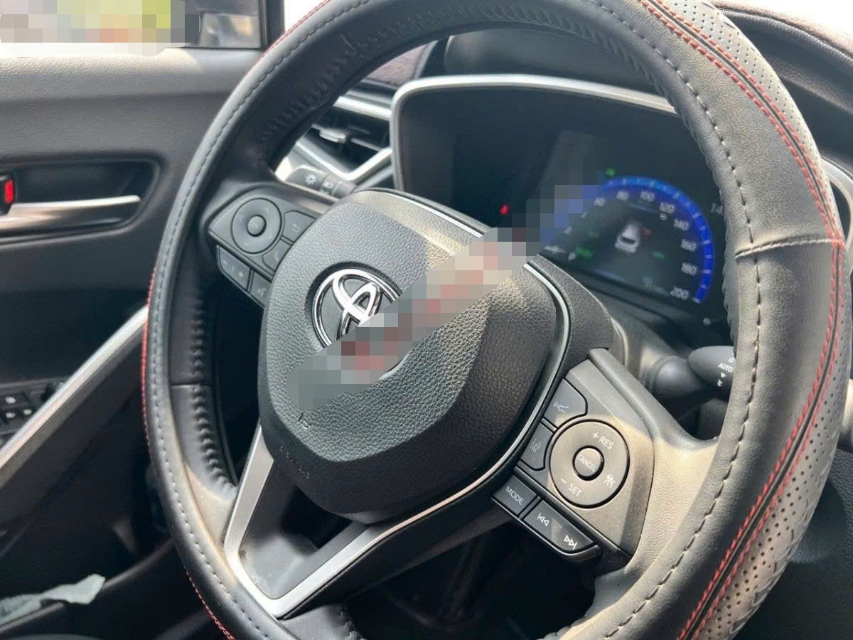 Ảnh thực tế một chiếc&nbsp;Toyota Corolla Cross hybrid đời 2022 đang được rao bán.