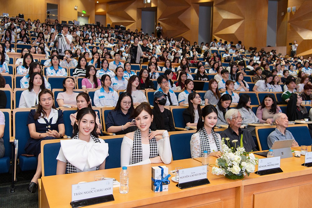 Hành trình Từ Trái Tim khơi dậy tinh thần lập thân, khởi nghiệp cho sinh viên - 2