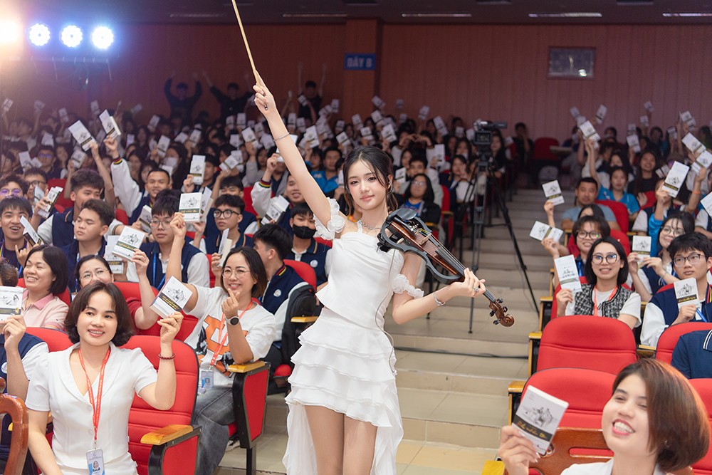 Hành trình Từ Trái Tim khơi dậy tinh thần lập thân, khởi nghiệp cho sinh viên - 3