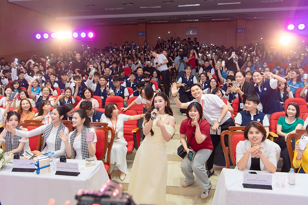 Hành trình Từ Trái Tim khơi dậy tinh thần lập thân, khởi nghiệp cho sinh viên - 4