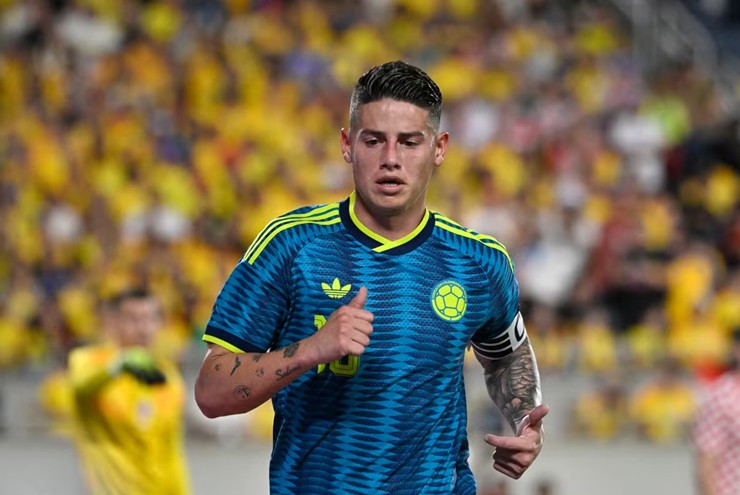 James Rodriguez thủ quân đội tuyển Colombia.