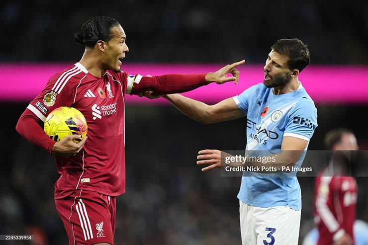 Liverpool sắp đối đầu Man City