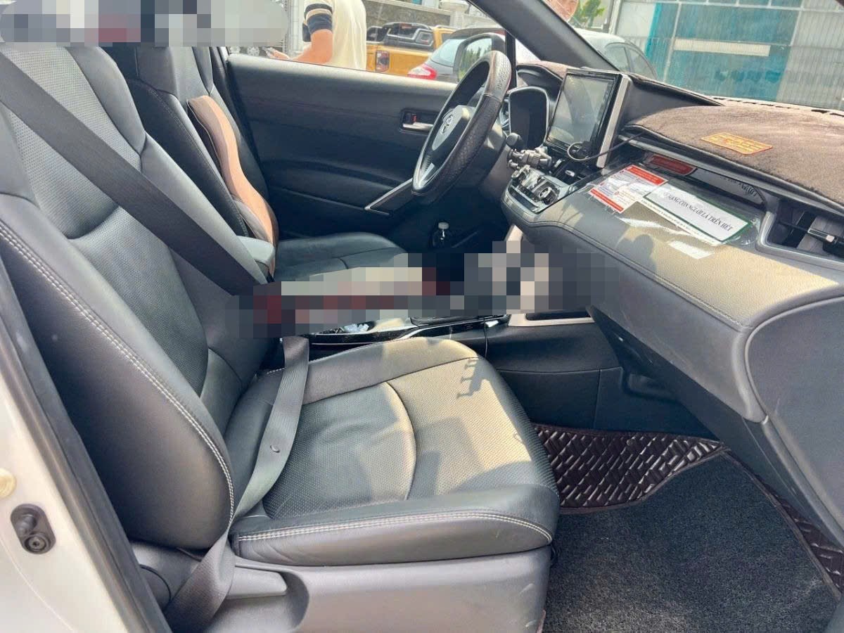 Ảnh thực tế một chiếc&nbsp;Toyota Corolla Cross hybrid đời 2022 đang được rao bán.