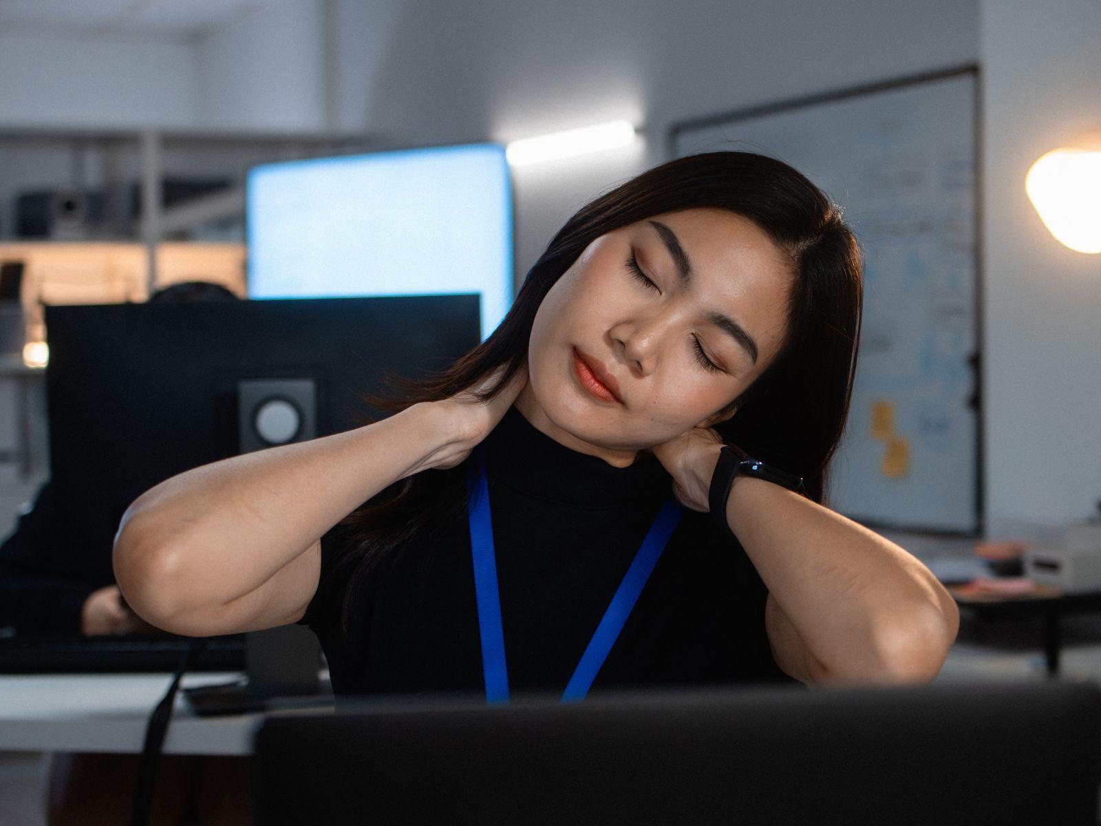 5 phút nghỉ ngơi chất lượng giúp bộ não được “refresh” kịp lúc, không còn cảm thấy bức bối vì áp lực công việc.