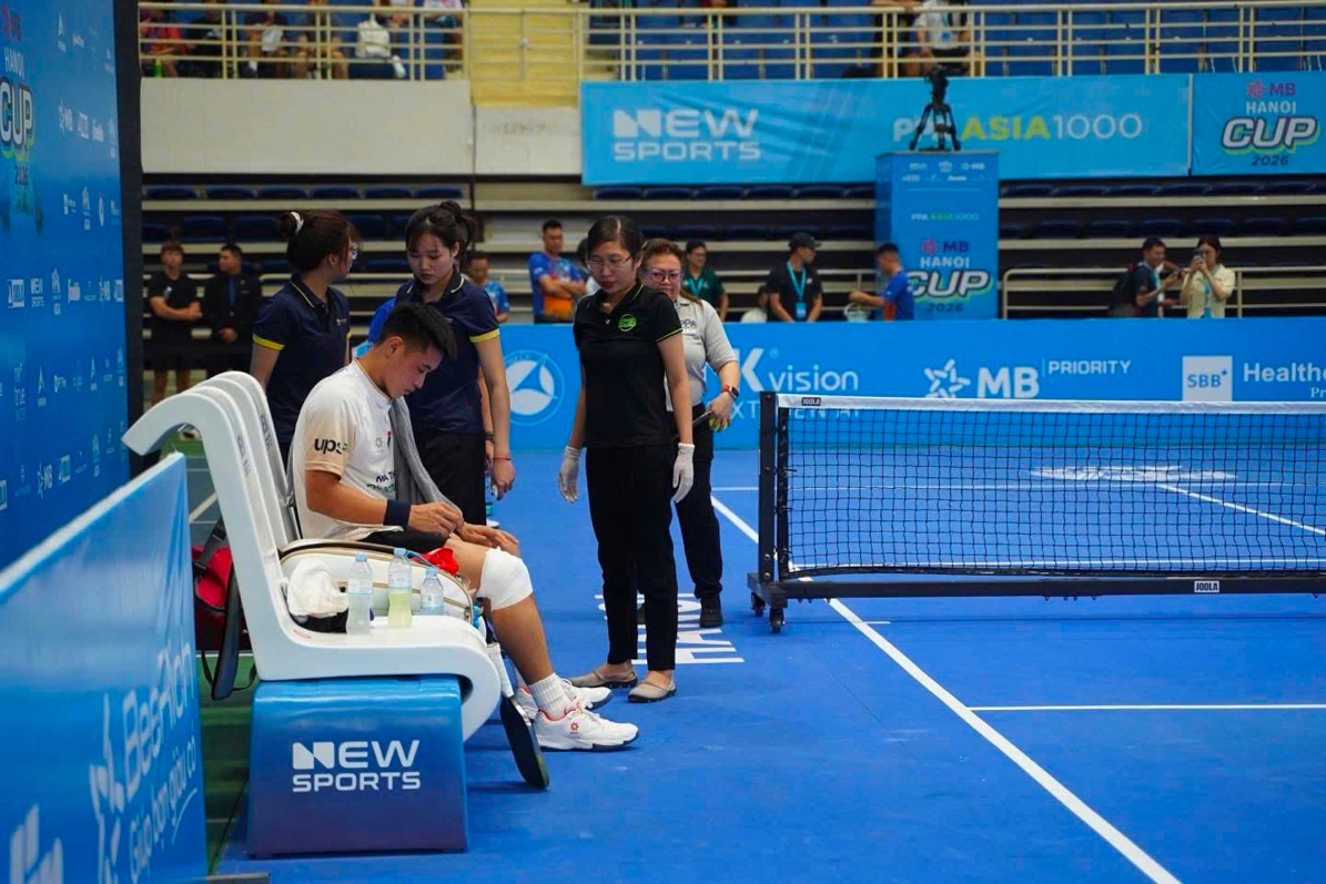 Trương Vinh Hiển đã gặp phải chấn thương đầu gối.