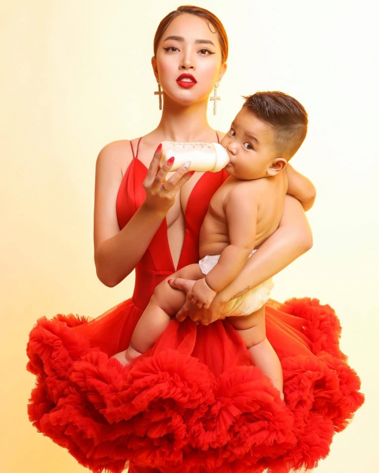 Ảnh sao 4/4: Thu Trang lần đầu đưa cặp song sinh đi làm - 4