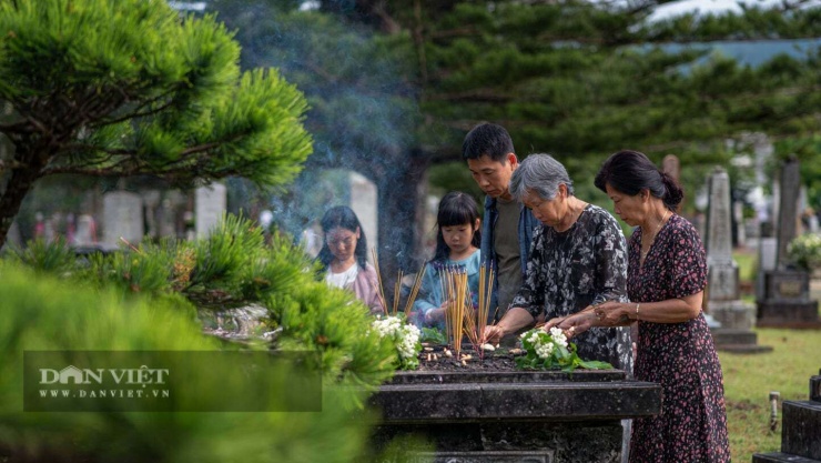Sau khi viếng mộ, người xưa khuyên khi vào nhà cần rửa tay và mặt thật kỹ, tốt nhất là bằng nước lá bưởi, nước ngải cứu