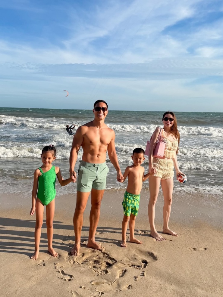 Gu mặc đồng điệu của gia đình Hồ Ngọc Hà - 4