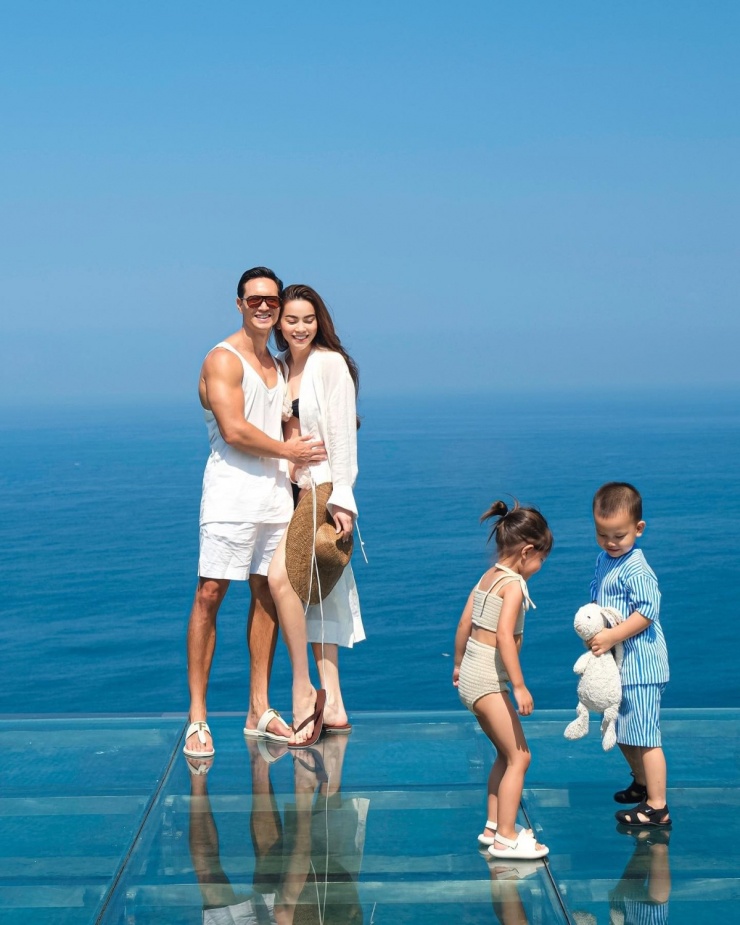 Gu mặc đồng điệu của gia đình Hồ Ngọc Hà - 5