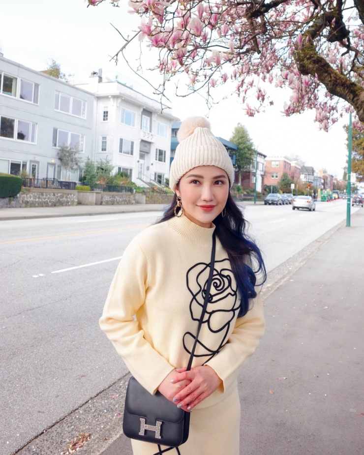 Vợ Phan Thành được khen mặc như du học sinh dạo phố Canada - 2