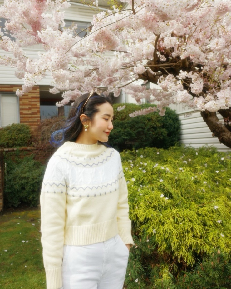 Vợ Phan Thành được khen mặc như du học sinh dạo phố Canada - 3