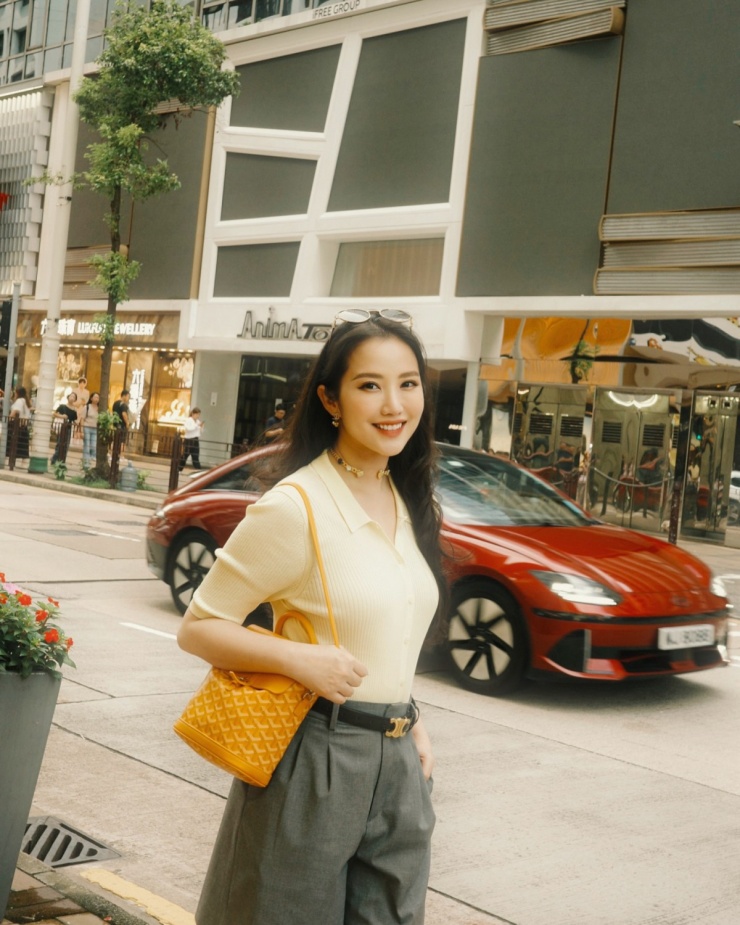 Vợ Phan Thành được khen mặc như du học sinh dạo phố Canada - 9