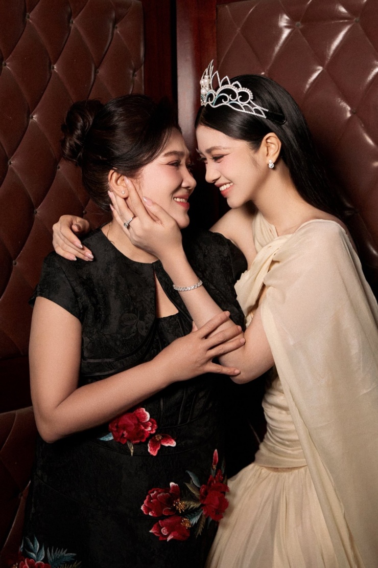 Á hậu Minh Kiên tri ân mẹ - 2