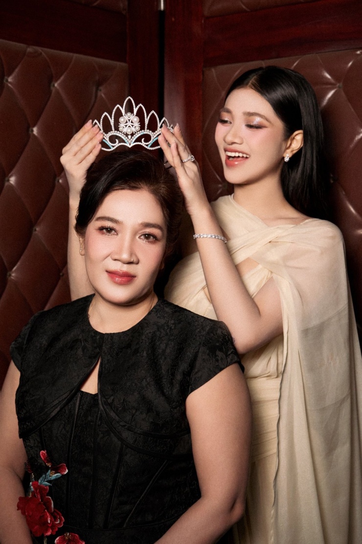 Á hậu Minh Kiên tri ân mẹ - 1