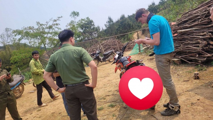 Chiếc xe máy đã được đưa về thôn Lài Han. (Ảnh: FBNV)