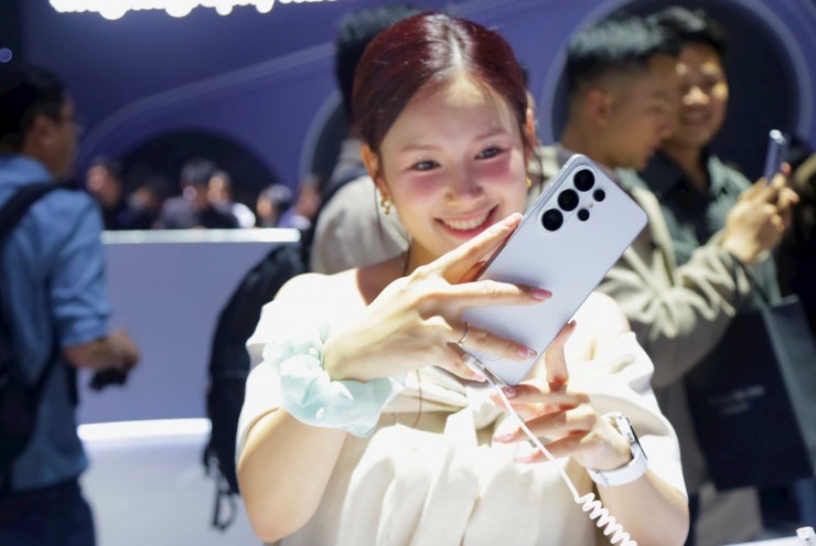 3 tính năng trên Galaxy S26 Ultra khiến người hâm mộ "quay xe" sang iPhone 17 Pro