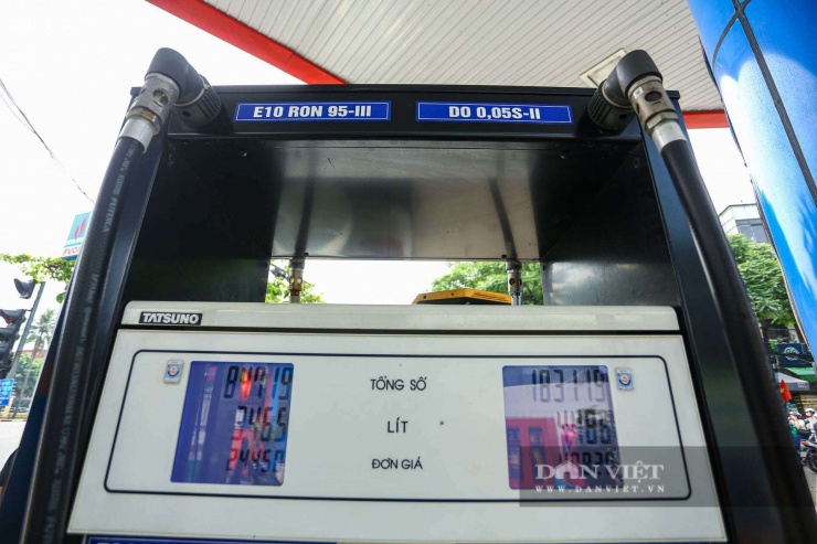 Các cột bơm xăng E10 ngày càng xuất hiện nhiều tại cây xăng.