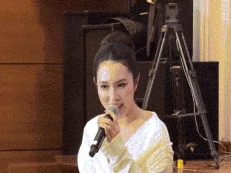 Ca sĩ Bảo Trâm: 'Tôi cũng hát nhép'