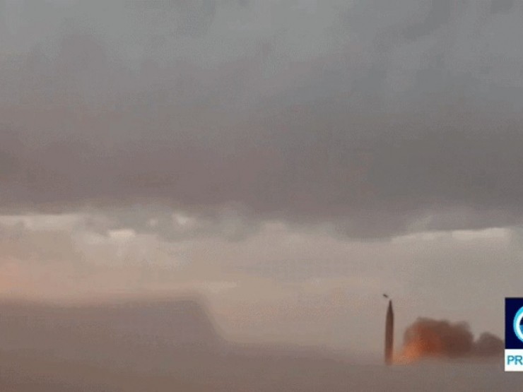 Iran tấn công dồn dập, đánh trúng nhiều mục tiêu quân sự của Mỹ và Israel