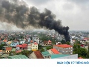 Cháy cửa hàng sửa xe máy ở Nghệ An, cột khói đen bốc cao hàng chục mét