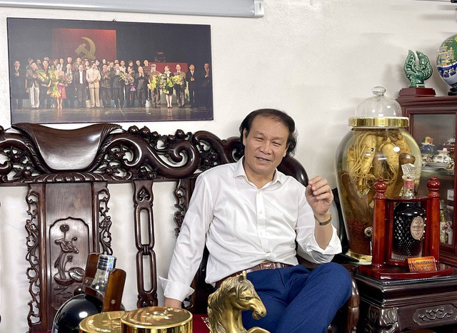 NSND Nguyễn Hải cho biết sau nghỉ hưu, ông vẫn làm nghề và giúp người bằng hiểu biết của mình. Ảnh: Ngọc Mai