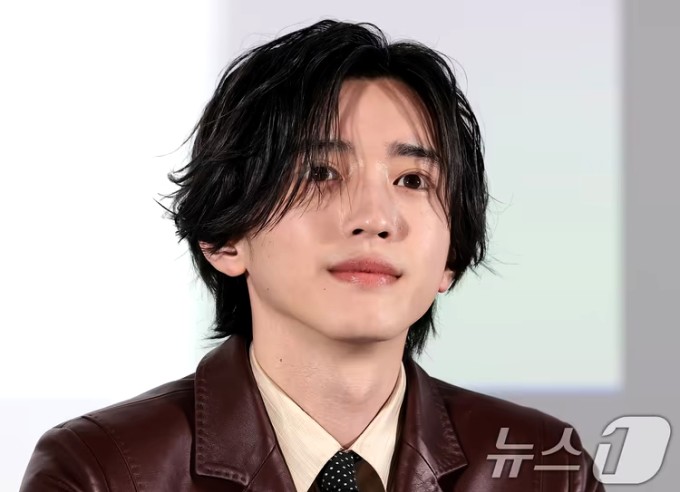 Vẻ lãng tử tuổi 24 của 'sao nhí đẹp trai nhất Nhật Bản' - 1