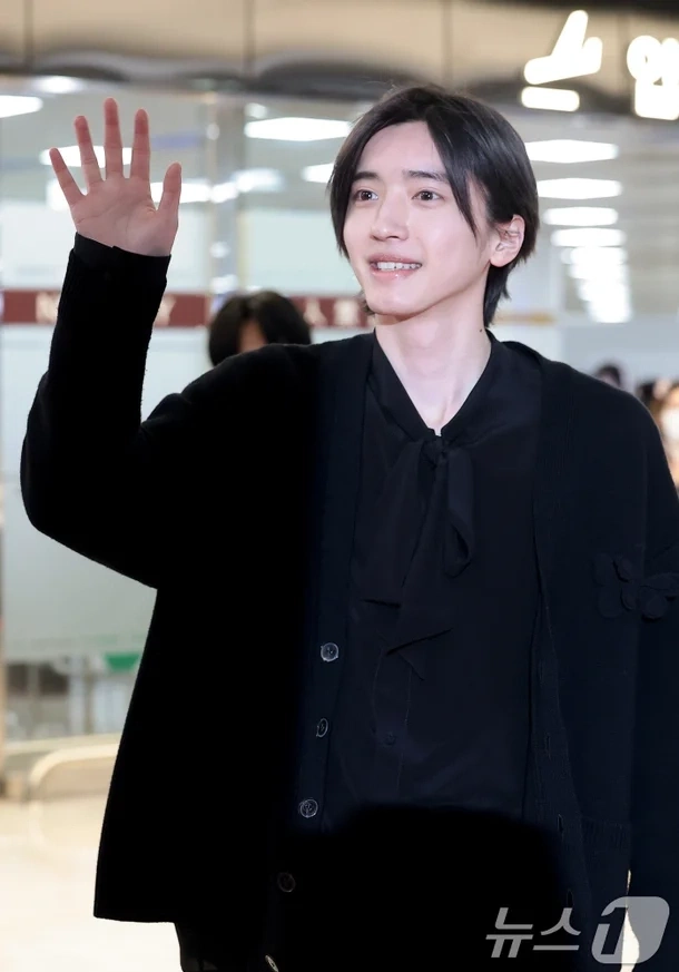 Vẻ lãng tử tuổi 24 của 'sao nhí đẹp trai nhất Nhật Bản' - 6