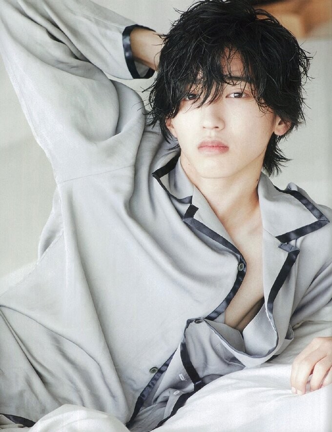 Vẻ lãng tử tuổi 24 của 'sao nhí đẹp trai nhất Nhật Bản' - 9