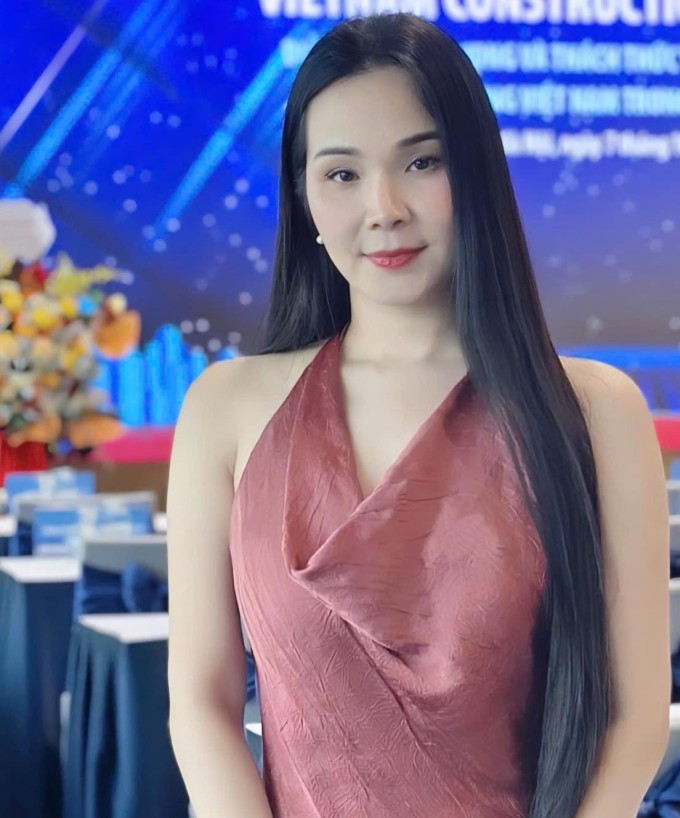 Cô gái Huế chuộng dùng dầu để nuôi dưỡng suối tóc dài óng ả - 1