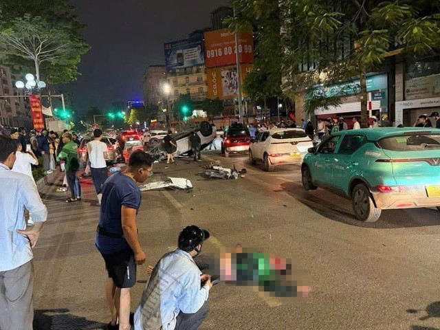 Vụ tai nạn liên hoàn khiến lái xe máy bị thương nặng phải nhập viện cấp cứu.