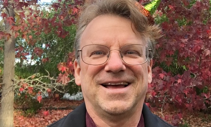 Chris Espinosa năm 2016. Ảnh: Wikipedia