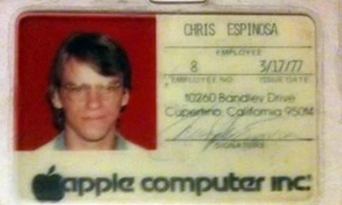 Thẻ nhân viên chính thức của Chris Espinosa vào tháng 3/1977 tại Apple. Ảnh: Reddit