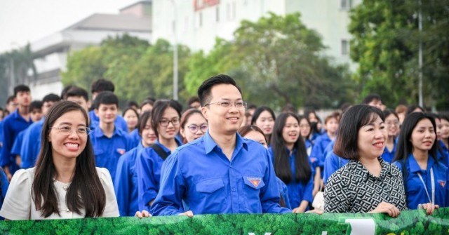 Hàng nghìn người xuống phố dọn rác, đổi đồ cũ trong ngày ra quân “Hành động Xanh”