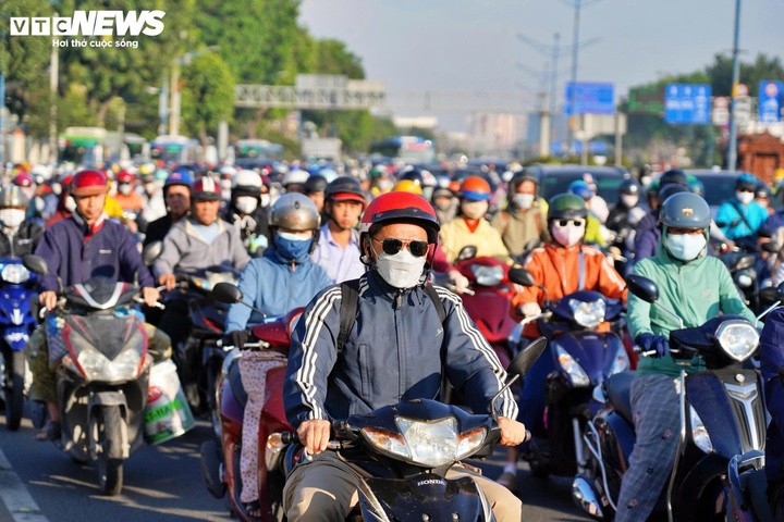 TP.HCM kỳ vọng miễn vé xe buýt sẽ giảm áp lực giao thông cá nhân khi Thành phố đang có 11,5 triệu xe máy. (Ảnh: Lương Ý)