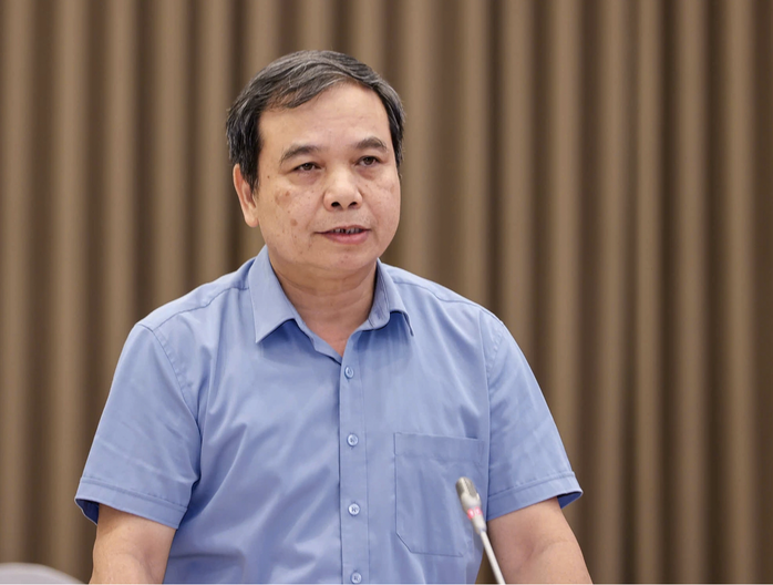 ông Hoàng Đức Minh, Vụ trưởng Vụ Học sinh, sinh viên, Bộ GD-ĐT trả lời tại họp báo. Ảnh: Nhật Bắc