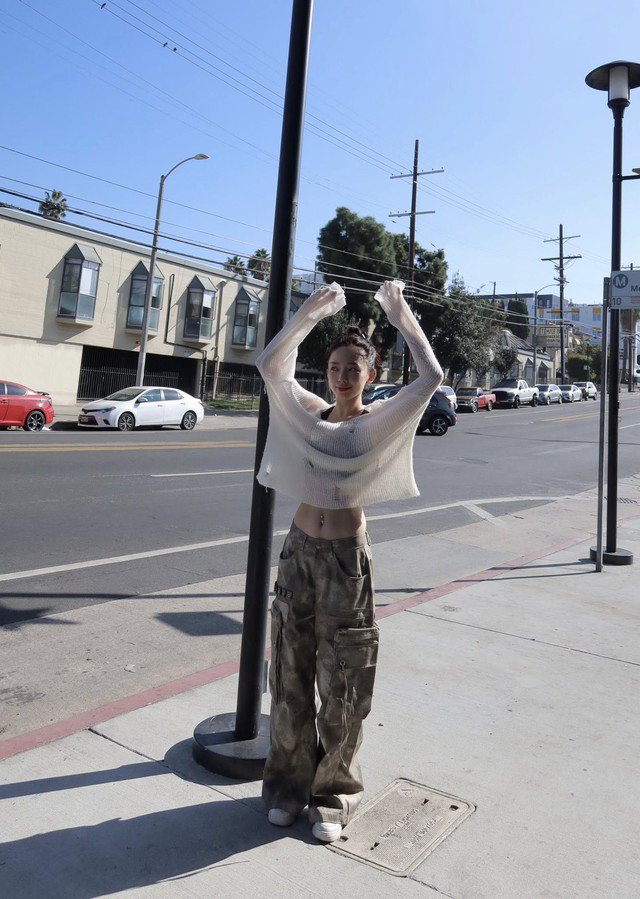 Vòng eo con kiến của nữ ca sĩ 37 tuổi vừa viral trong lễ trao giải 'Làn sóng xanh' - 5