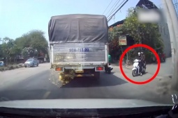 Clip: Khuất tầm nhìn vẫn liều sang đường, hai Ninja bị ô tô đâm cực mạnh