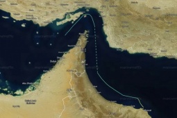 Tàu phương Tây đầu tiên vượt eo biển Hormuz giữa vòng phong tỏa của Iran