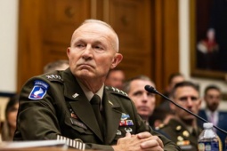 Truyền thông Mỹ: "Bất thường" trong việc bãi nhiệm tướng lĩnh lục quân
