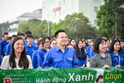 Hàng nghìn người xuống phố dọn rác, đổi đồ cũ trong ngày ra quân “Hành động Xanh”