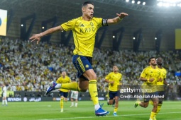 Rực rỡ Ronaldo lập cú đúp trong ngày trở lại, Al Nassr đại thắng để vững ngôi đầu