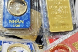 Giá vàng hôm nay 4-4: Bất ngờ mức chênh lệch với giá vàng thế giới