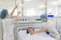 Liên tục thức khuya, tắm muộn, nam thanh niên đột quỵ trong đêm